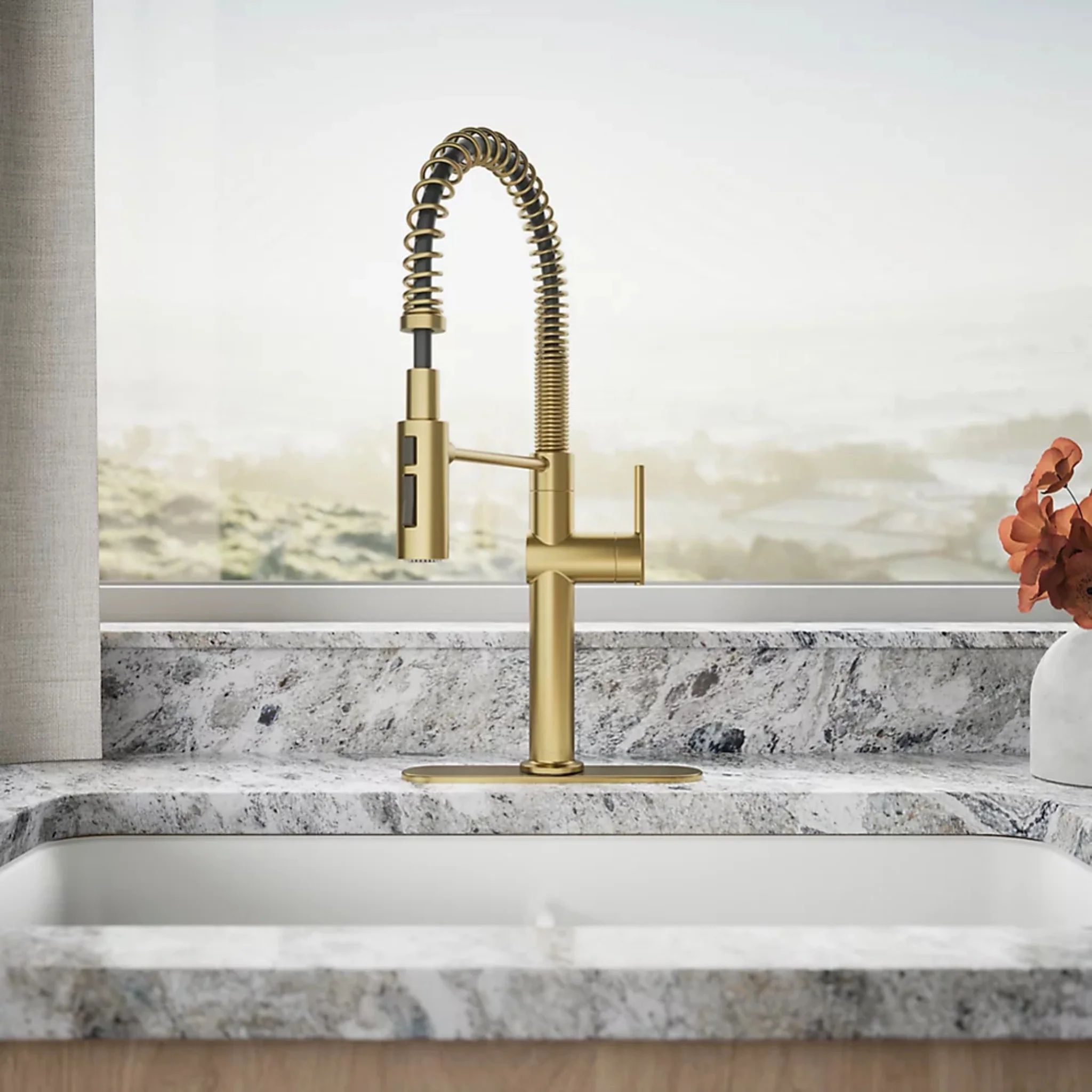 CRUE SEMI-PROFESSIONAL KITCHEN SINK FAUCET WITH THREE-FUNCTION SPRAYHEAD - Image 2