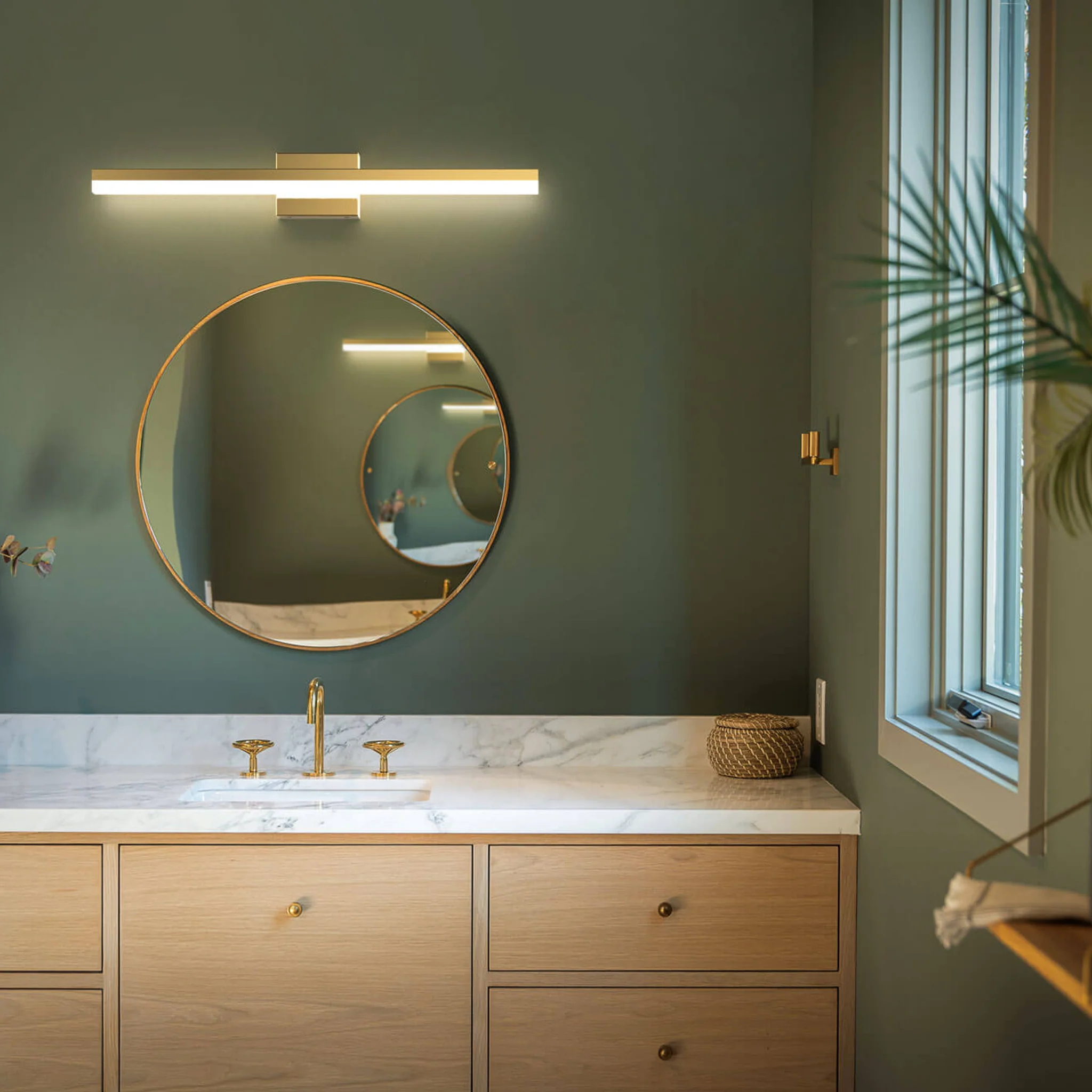LYRA 32 INCH CCT LED LINEAR VANITY LIGHT - Image 2