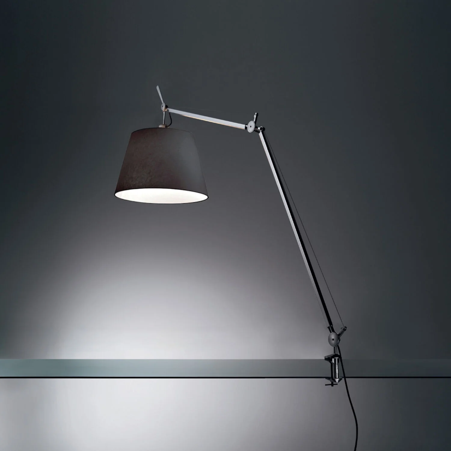 TOLOMEO MEGA TABLE LAMP WITH 14-INCH DIFFUSER AND TABLE CLAMP - Image 2