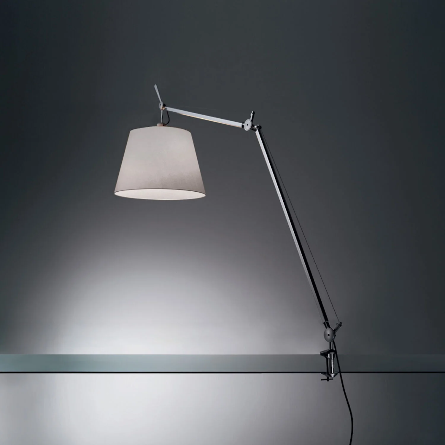 TOLOMEO MEGA TABLE LAMP WITH 14-INCH DIFFUSER AND TABLE CLAMP - Image 3