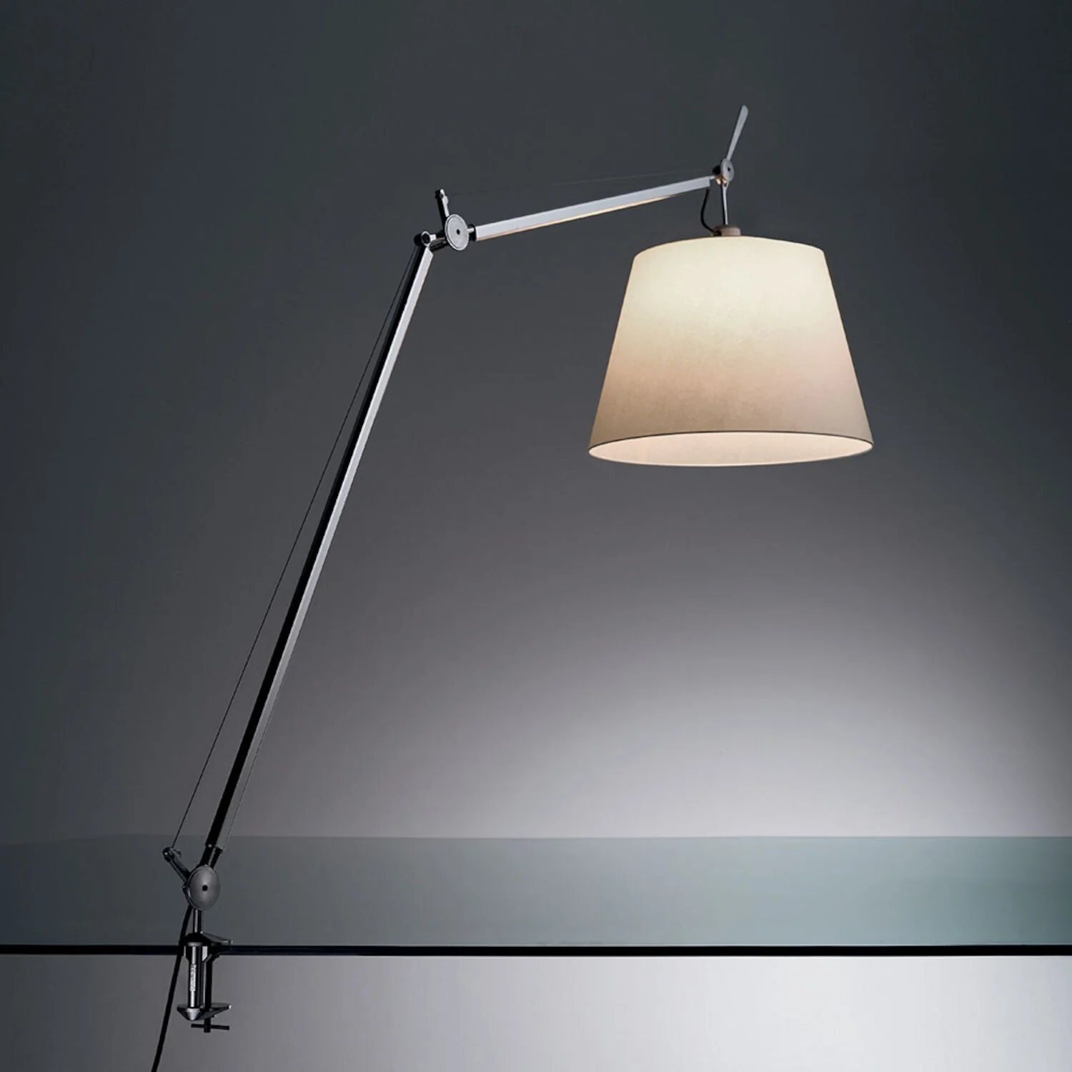 TOLOMEO MEGA TABLE LAMP WITH 17-INCH DIFFUSER AND TABLE CLAMP